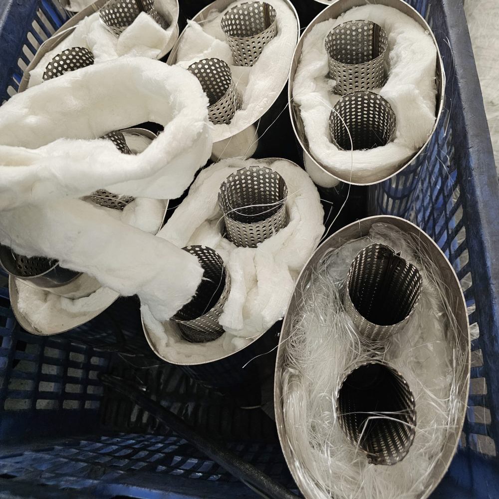 مقارنة مواد تغليف كاتم الصوت: السيراميك مقابل الألياف الزجاجية مقابل صوف الفولاذ المقاوم للصدأ