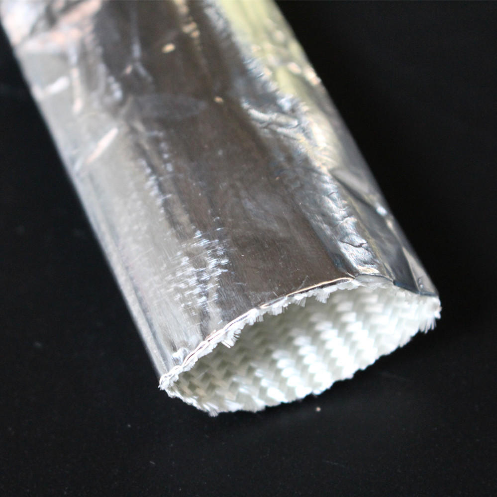 ما هي تغطية الألياف الزجاجية العاكسة للحرارة المصنوعة من الألومنيوم؟