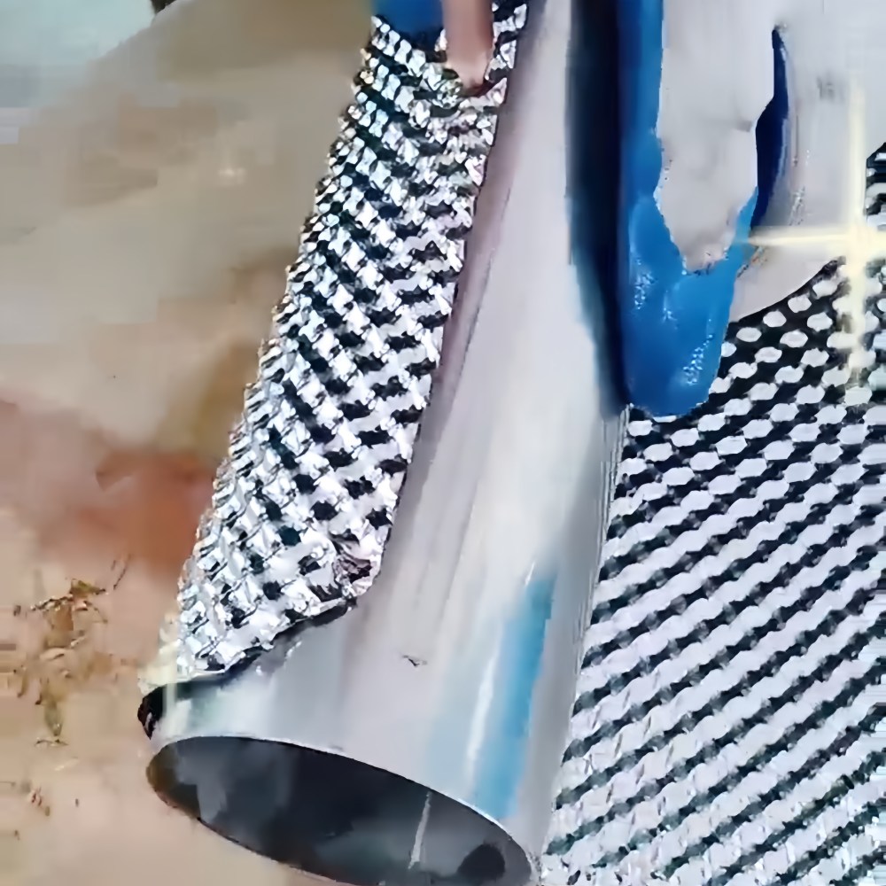 لماذا تستخدم درع الحرارة المصنوع من الفولاذ المقاوم للصدأ المنقوش لأنبوب العادم؟